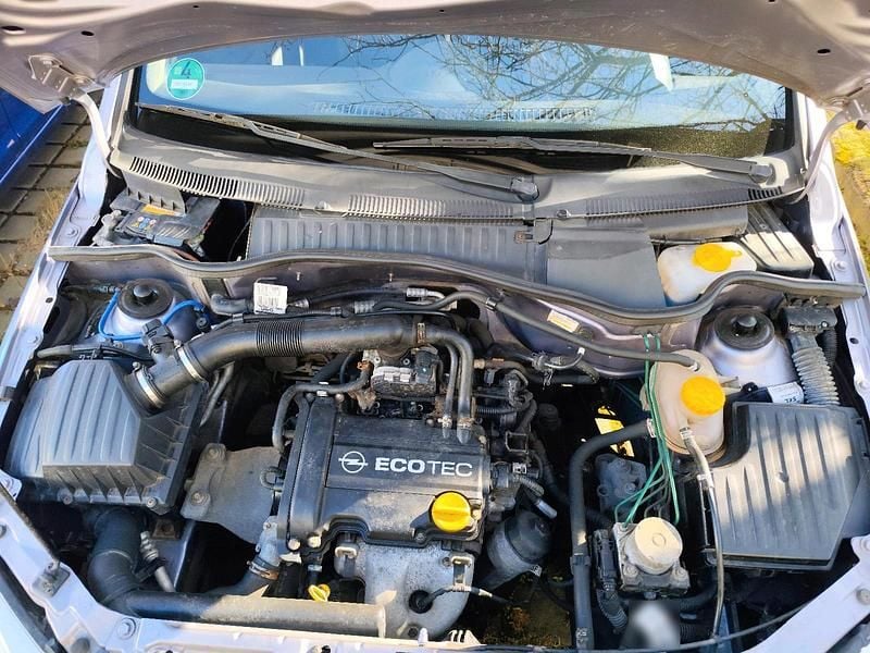 Gebraucht Opel Corsa 60 PS (44 kW) 2005 Violet Kleinwagen