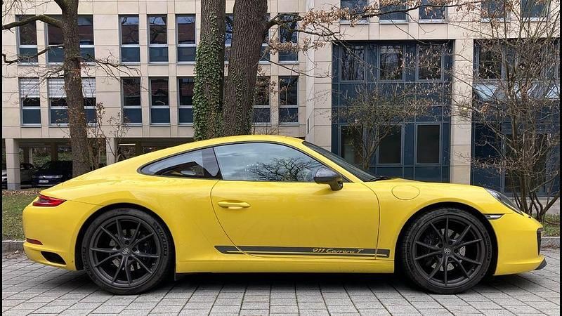 Gebraucht Porsche 911 Carrera 370 PS (272 kW) 2018 Gelb Coupé