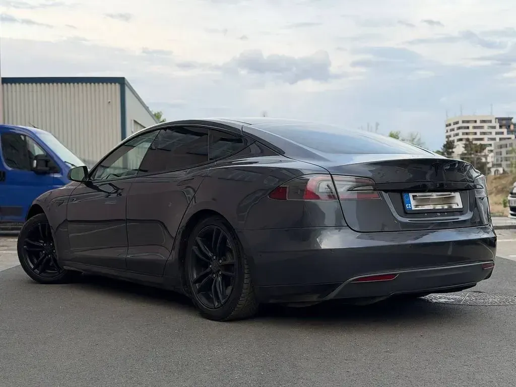 Used Tesla Model S 314 kW (428 HP) 2015 Grey Hatchback