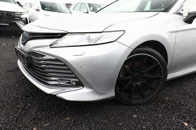 Gebraucht Toyota Camry Executive 218 PS (160 kW) 2020 Silver metallic / platinsilber m silver metallic / platinsilber m Limousine
