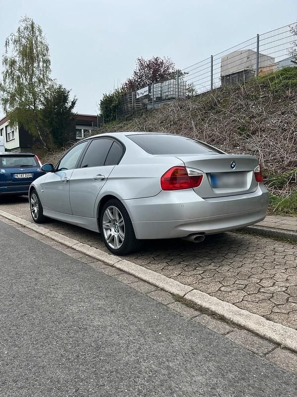 Gebraucht BMW 320 177 PS (130 kW) 2008 Silber Limousine