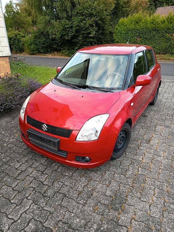 Rot Gebraucht 2007 Suzuki Swift Limousine | 3.300 € (Fairer Preis) - Bild 1/4