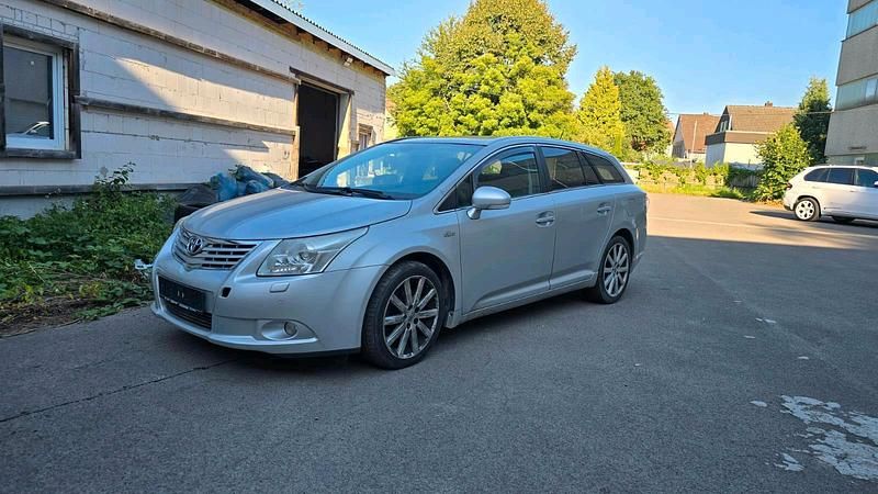 Grau Gebraucht 2011 Toyota Avensis Kombi | 4.999 € (Guter Preis) - Bild 1/4