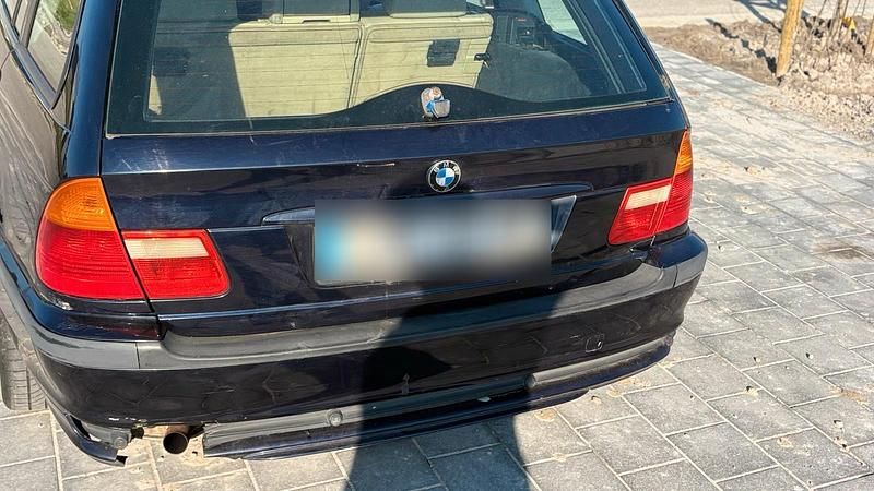 Gebraucht BMW 320 120 PS (88 kW) 2001 Blau Kombi