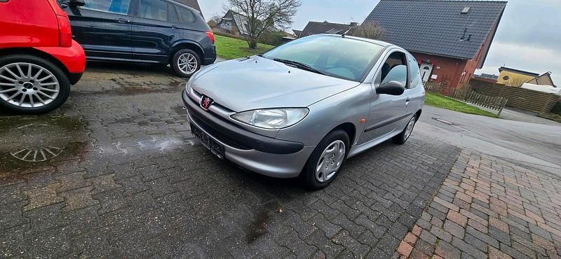 Gebraucht Peugeot 206 60 PS (44 kW) 1999 Silber Kleinwagen