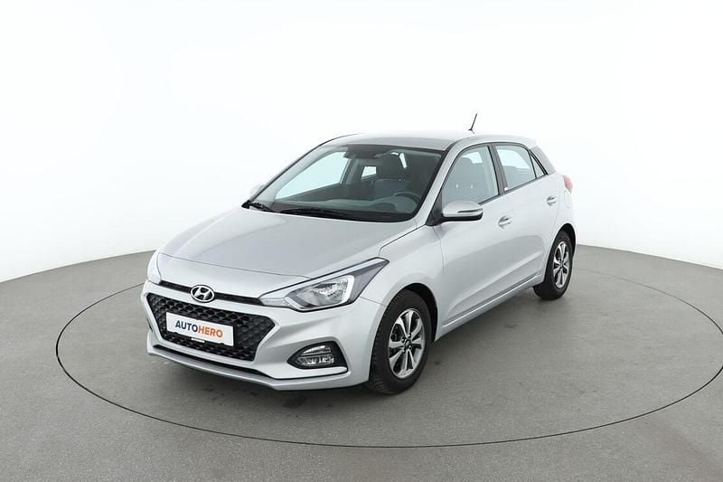 Silber Gebraucht 2020 Hyundai i20 Trend Limousine | 14.160 € (Fairer Preis) - Bild 1/3