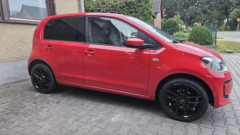 Rot Gebraucht 2014 VW up! Kleinwagen | 4.350 € (Fairer Preis) - Bild 1/4