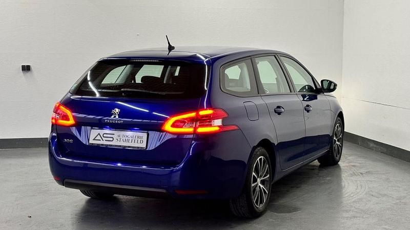 Gebraucht Peugeot 308 SW Active 131 PS (96 kW) 2019 Blau Kombi