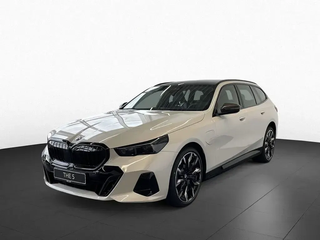 Neu BMW 550e Performance 489 PS (359 kW) 2026 Weiß Limousine
