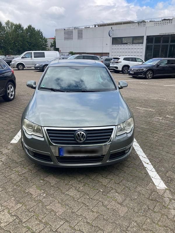 Grün Gebraucht 2006 VW Passat Comfortline Limousine | 2.000 € - Bild 1/4