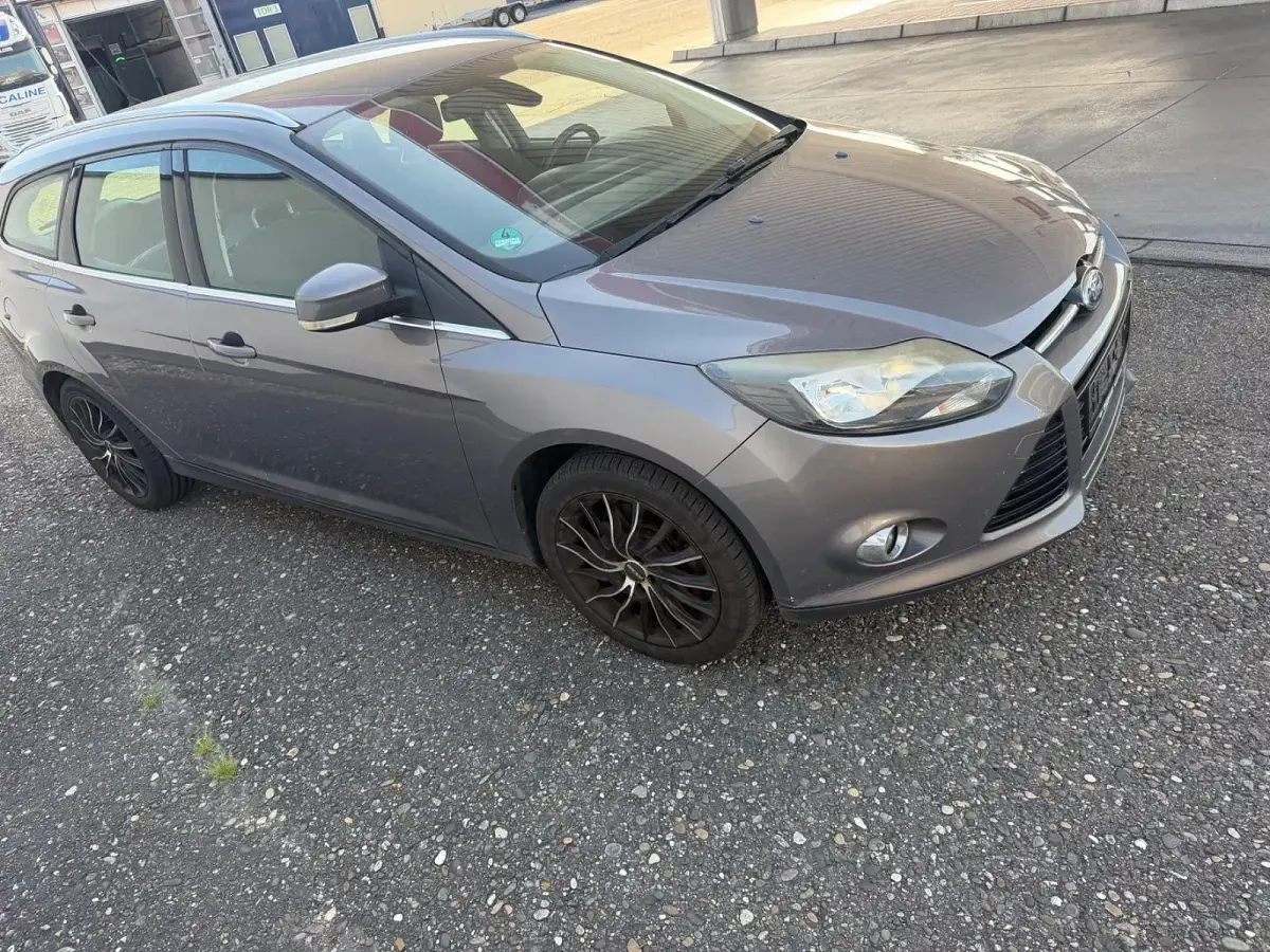 Begagnad Ford Focus Titanium 150 HK (110 kW) 2012 Brun Kombi