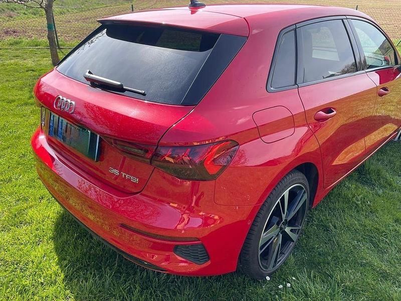 Gebraucht Audi A3 Ambiente 150 PS (110 kW) 2021 Rot Limousine