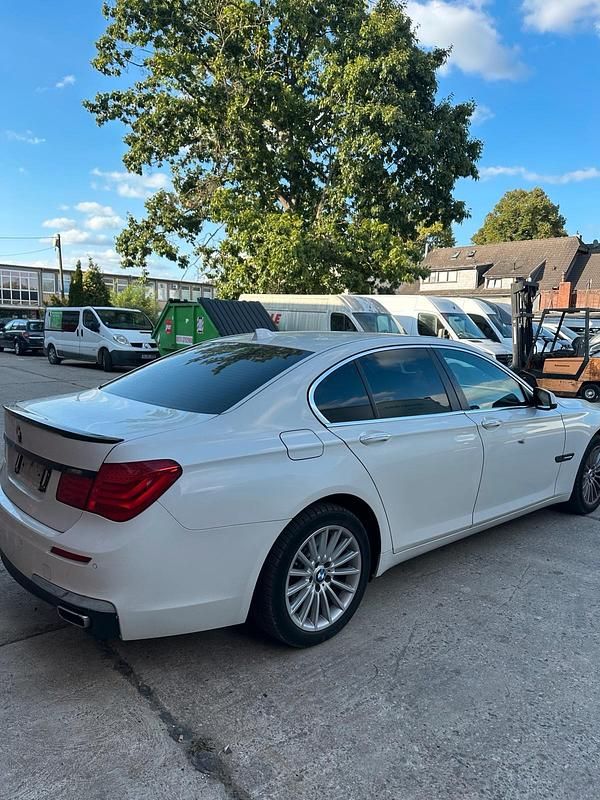 Weiß Gebraucht 2012 BMW 730 M Sport Limousine | 10.500 € (Superpreis) - Bild 1/4