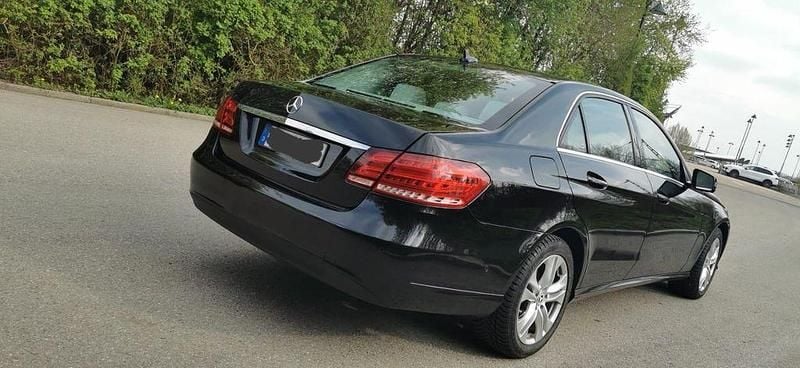 Gebraucht Mercedes E220 Elegance 170 PS (125 kW) 2014 Schwarz Limousine