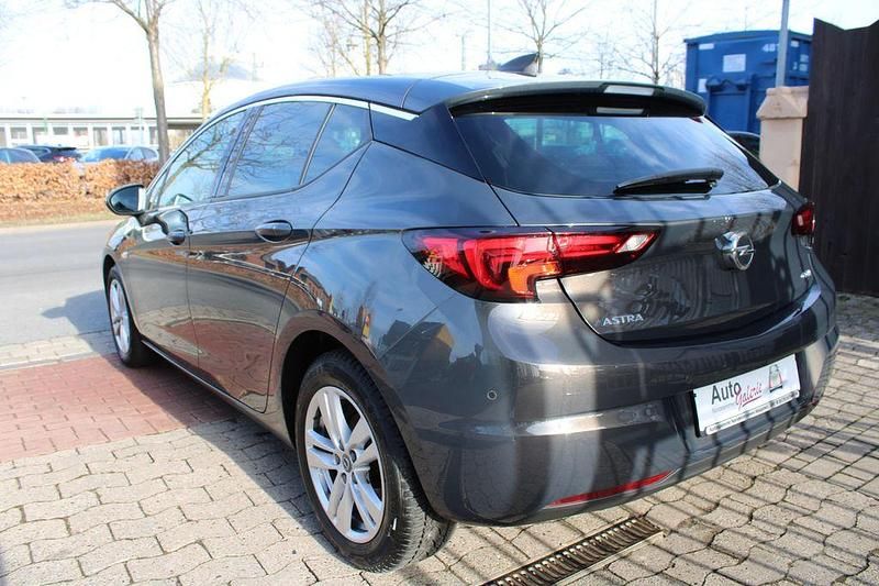Gebraucht Opel Astra Dynamic 110 PS (80 kW) 2016 Grau Limousine