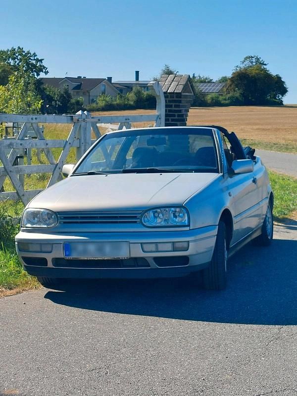 Silber Gebraucht 1996 VW Golf Cabriolet Cabrio | 1.800 € (Guter Preis) - Bild 1/4