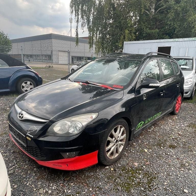 Schwarz Gebraucht 2011 Hyundai i30 Classic Kombi | 995 € (Superpreis) - Bild 1/4