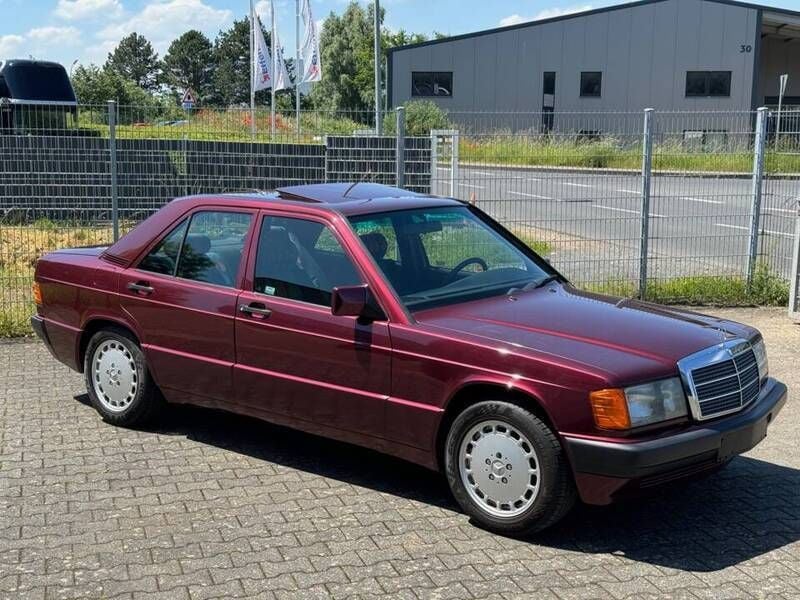 Rot Gebraucht 1992 Mercedes 190 Limousine | 13.950 € - Bild 1/4