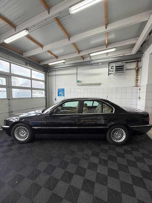 Gebraucht BMW 730 Basis 217 PS (159 kW) 1995 Schwarz Limousine
