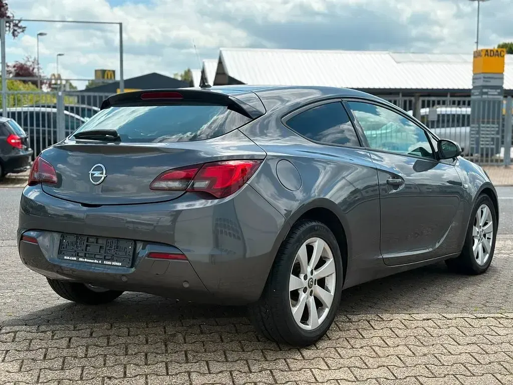 Gebraucht Opel Astra GTC Edition 120 PS (88 kW) 2013 Grau Coupé
