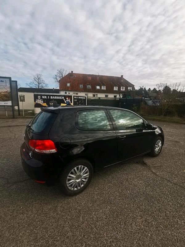 Gebraucht VW Golf VI 75 PS (55 kW) 2009 Schwarz Kleinwagen