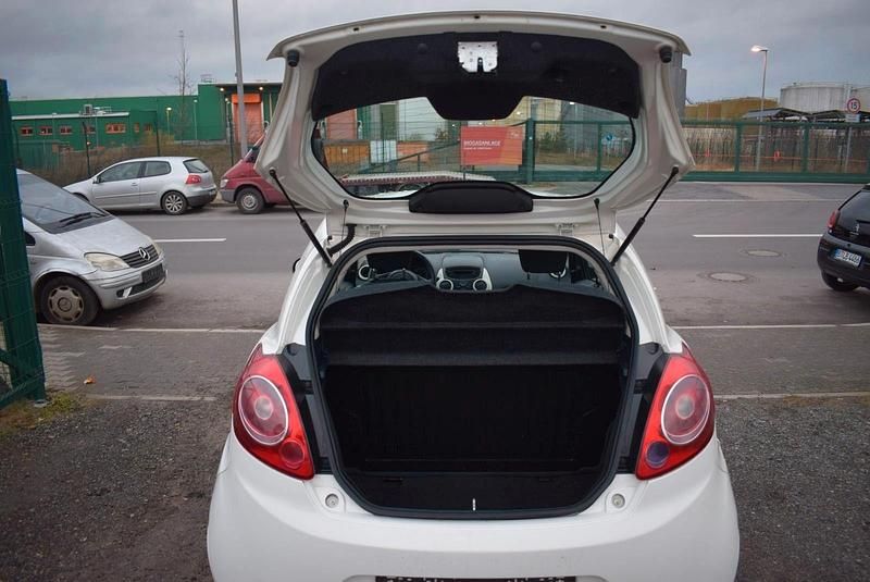 Gebraucht Ford Ka Ambiente 69 PS (50 kW) 2013 Weiß Kleinwagen