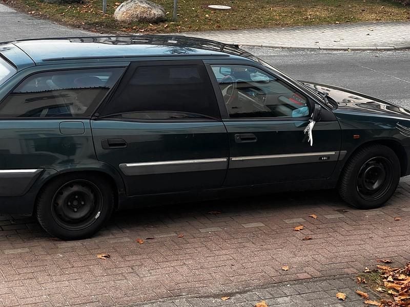 Gebraucht Citroën C3 90 PS (66 kW) 1998 Grün Kombi