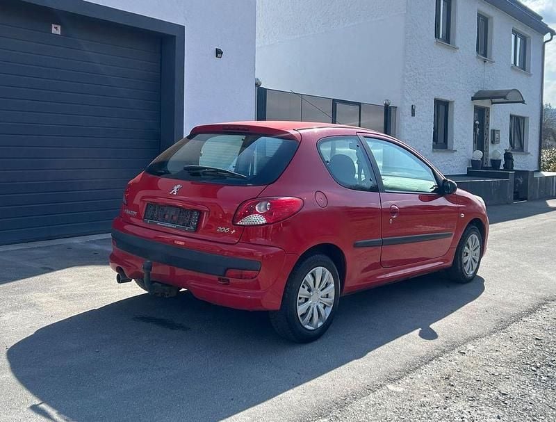 Gebraucht Peugeot 206+ 60 PS (44 kW) 2009 Rot Kleinwagen