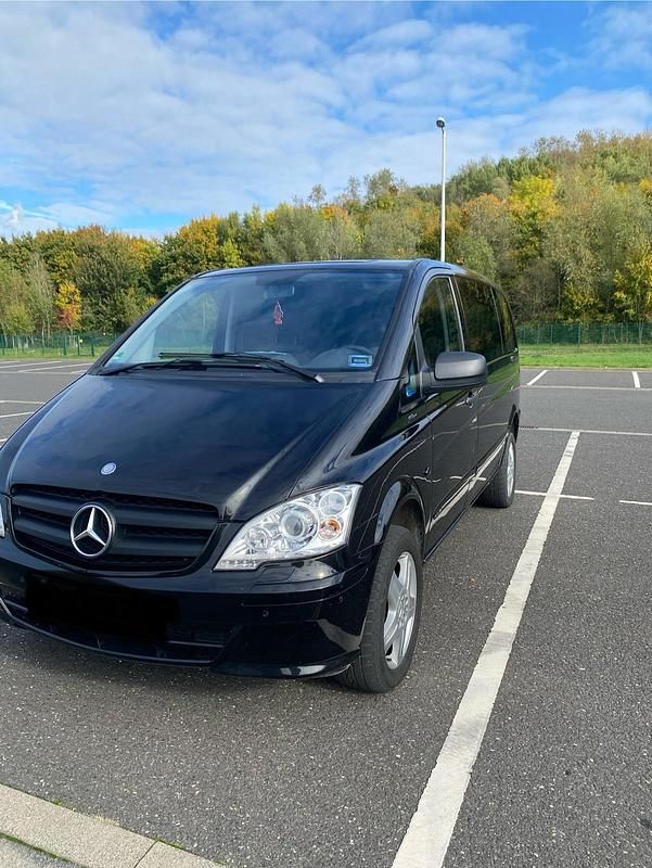 Schwarz Gebraucht 2012 Mercedes Vito Kombi | 20.500 € - Bild 1/4