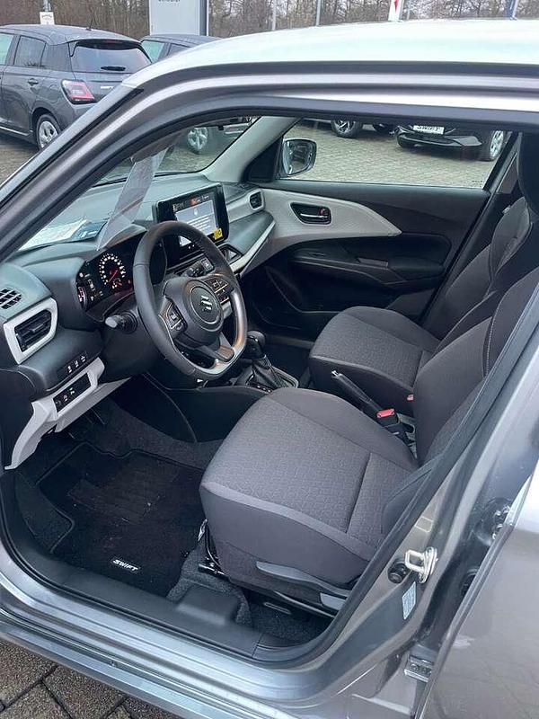 Neu Suzuki Swift Comfort 83 PS (61 kW) 2025 Silber Kleinwagen