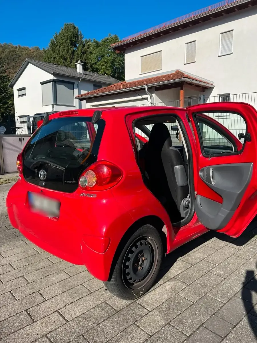 Gebraucht Toyota Aygo 68 PS (50 kW) 2007 Rot Kleinwagen