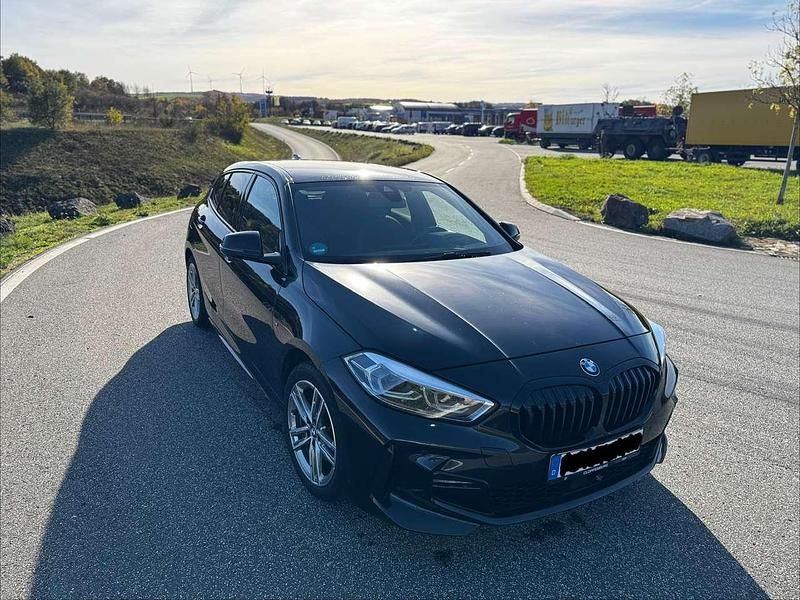 Gebraucht BMW 118 Shadowline 136 PS (100 kW) 2021 Schwarz Kleinwagen