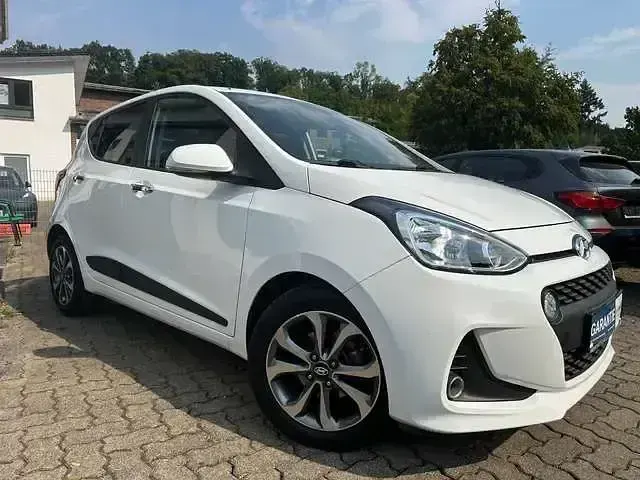 Gebraucht Hyundai i10 Style 87 PS (63 kW) 2017 Polar white / sol Kleinwagen