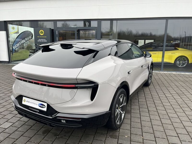Gebraucht Lotus Eletre 450 kW (612 PS) 2024 Kaimu grey SUV