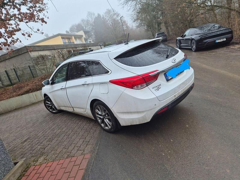 Gebraucht Hyundai i40 Style 136 PS (100 kW) 2014 Weiß Kombi