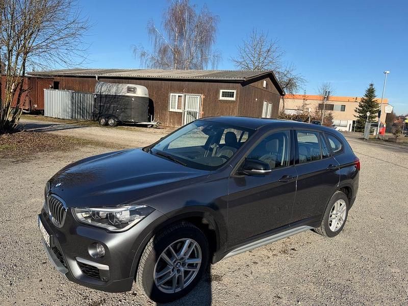 Grau Gebraucht 2017 BMW X1 xLine SUV | 20.500 € (Fairer Preis) - Bild 1/4