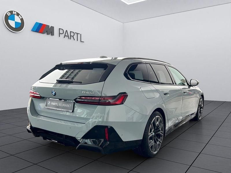 Neu BMW 540 Performance 303 PS (222 kW) 2026 Grau Kombi