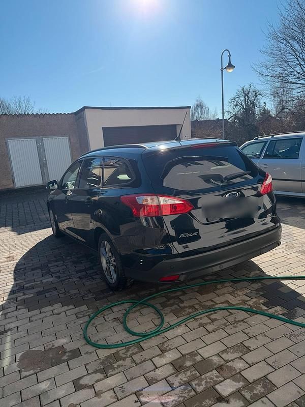 Gebraucht Ford Focus SYNC Edition 125 PS (91 kW) 2013 Grau Kombi