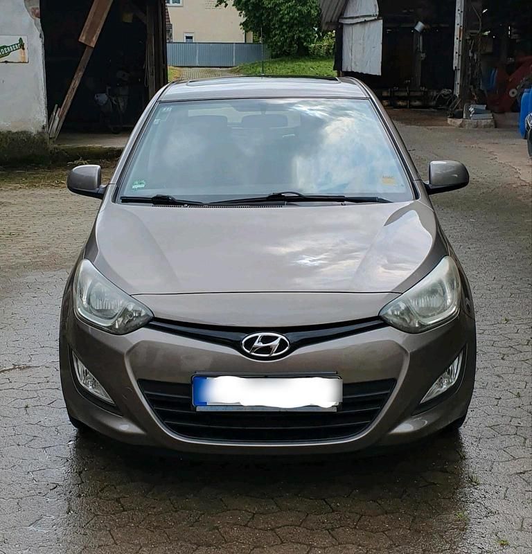 Grau Gebraucht 2013 Hyundai i20 Kleinwagen | 6.500 € - Bild 1/4