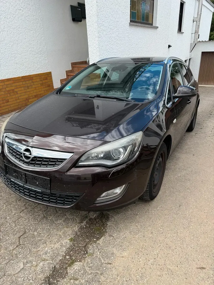 Gebraucht Opel Astra 110 PS (80 kW) 2011 Braun Kombi