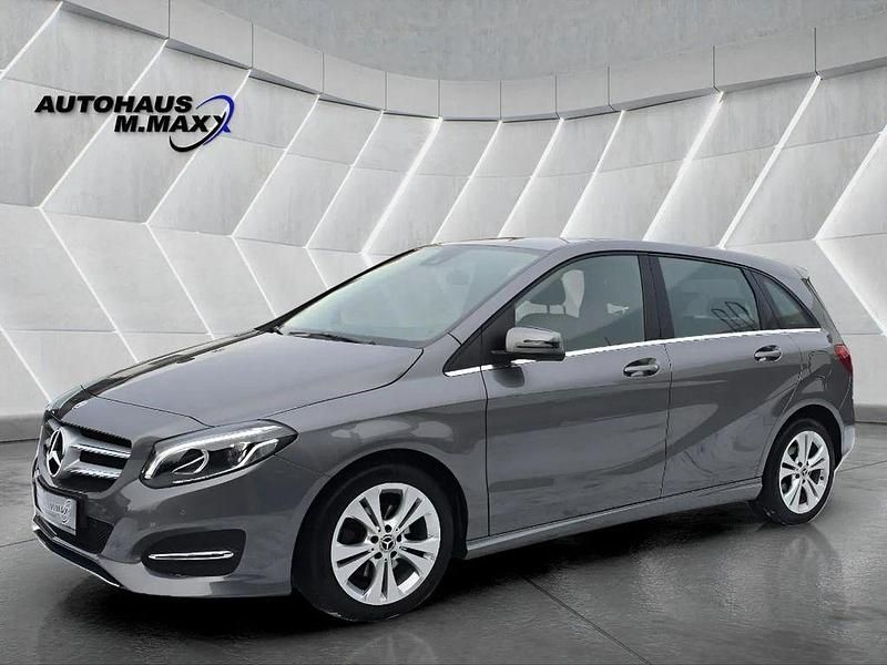 Grau Gebraucht 2018 Mercedes 200 Limousine | 18.900 € (Guter Preis) - Bild 1/4