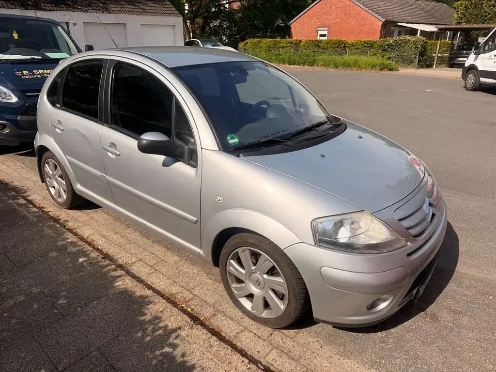 Usado Citroën C3 Exclusive 109 CV (80 kW) 2005 Plateado Berlina