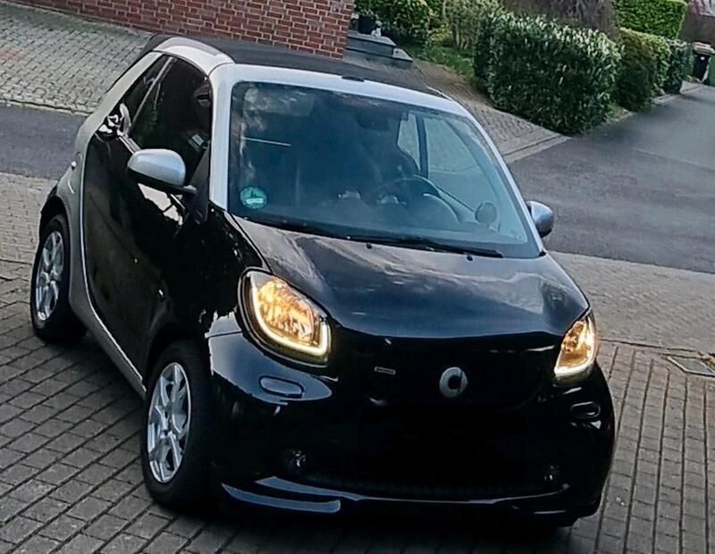 Schwarz Gebraucht 2018 Smart ForTwo Cabrio Brabus Cabrio | 24.500 € (Etwas zu teuer) - Bild 1/4