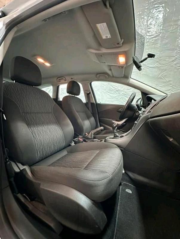 Gebraucht Opel Astra 110 PS (80 kW) 2014 Silber Kombi