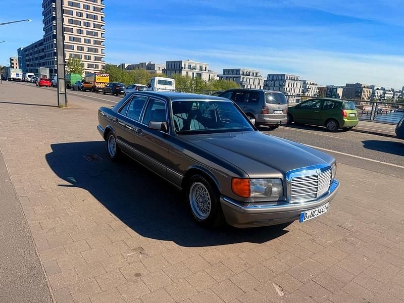 Grau Gebraucht 1989 Mercedes S300 Limousine | 8.000 € - Bild 1/4