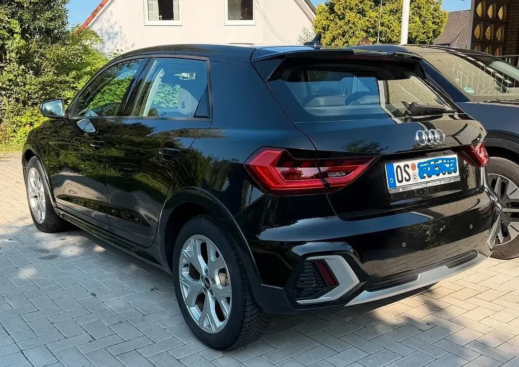 Używany Audi A1 110 KM (80 kW) 2021 Czarny SUV