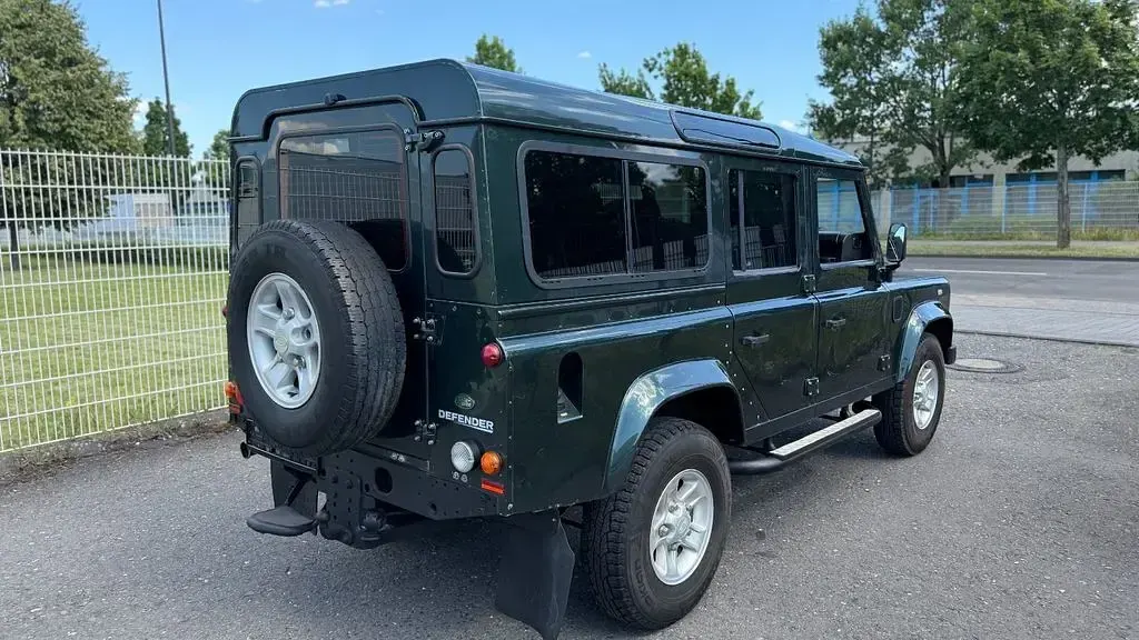 Gebraucht Land Rover Defender 122 PS (89 kW) 2011 Grün SUV