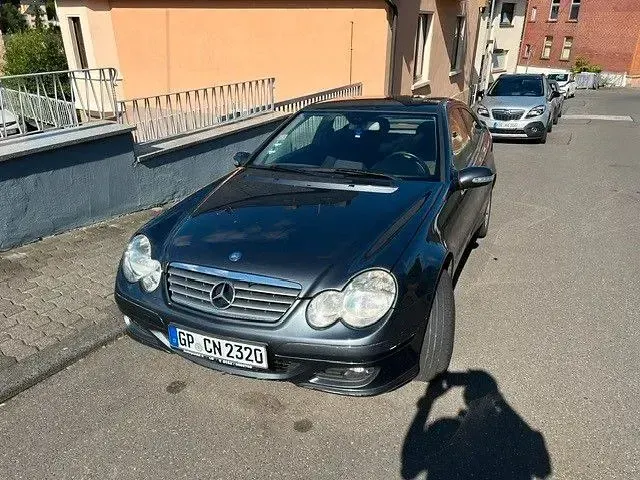 Gebraucht Mercedes C180 143 PS (105 kW) 2006 Grau Coupé
