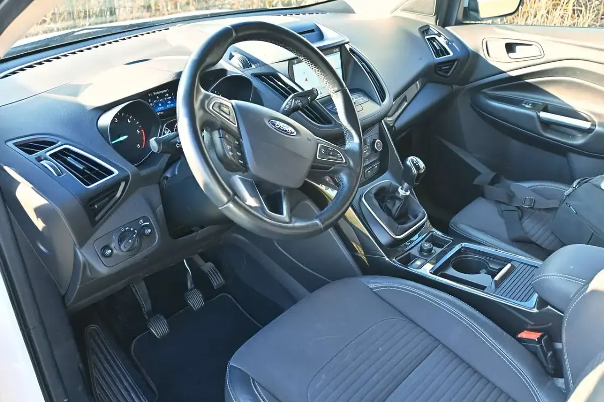 Gebraucht Ford Kuga Titanium 179 PS (131 kW) 2017 Weiß SUV