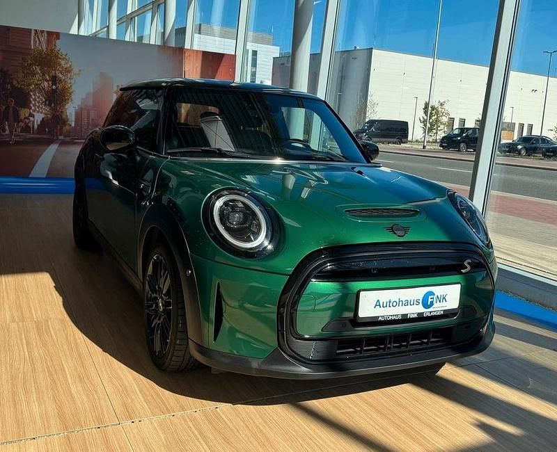 Grün Gebraucht 2022 Mini Cooper SE Kleinwagen | 18.300 € (Etwas zu teuer) - Bild 1/4